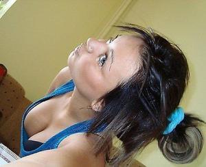 Meet local singles like Aleshia from Kansas who want to fuck tonight